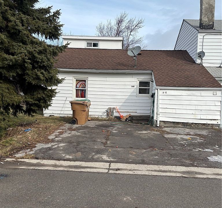 2nd image of 36 Glenwood Ct APT E