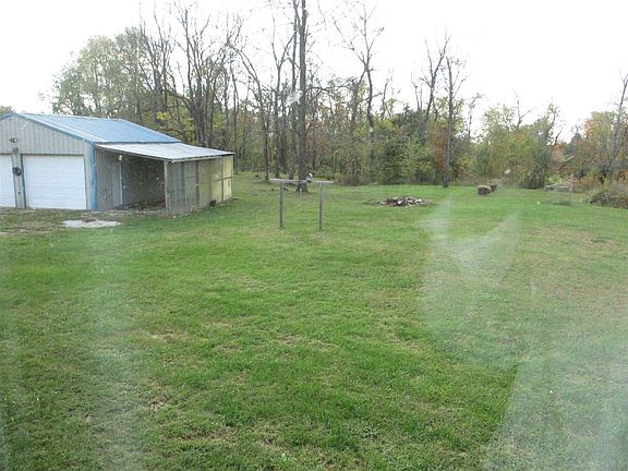 4th image of 285 Burgundy Ln