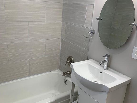 4th image of 4924 Davenport St APT 4