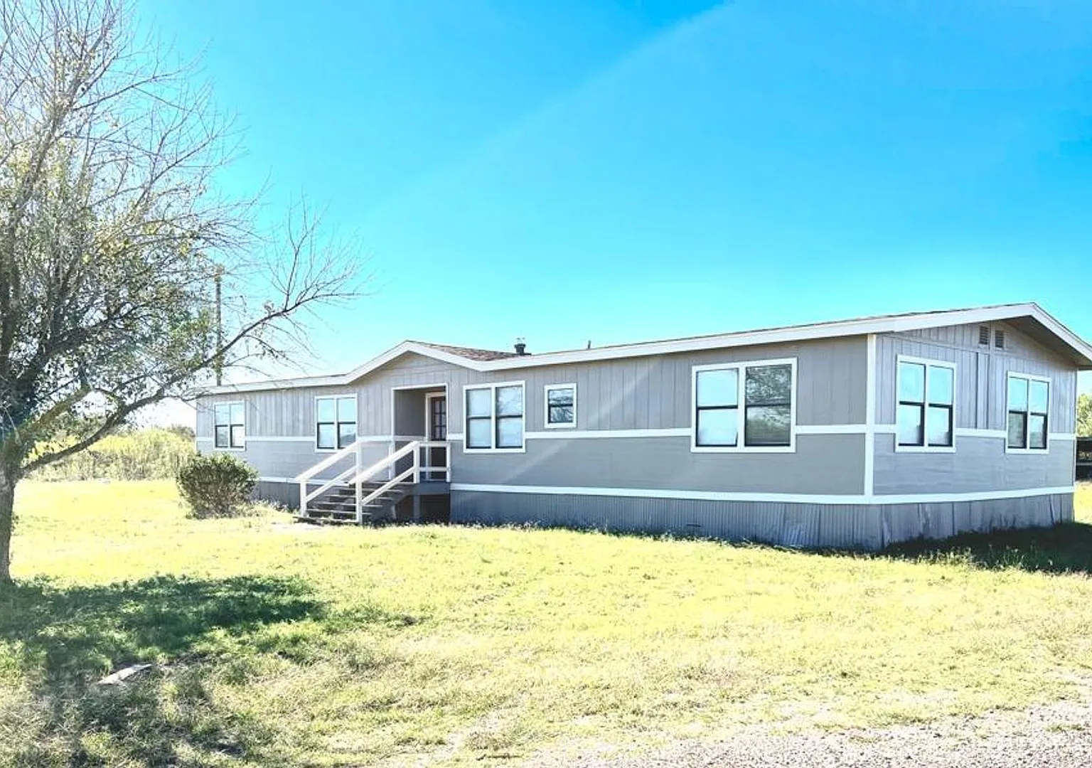 18425 Blake Manor Rd — Photo 1
