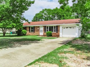 6214 Thornwood Dr, Hope Mills, NC 28348
