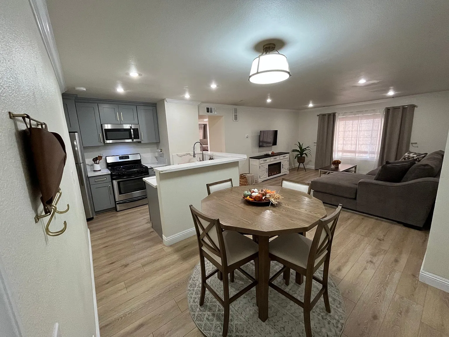 5224 Denny Ave — Photo 1