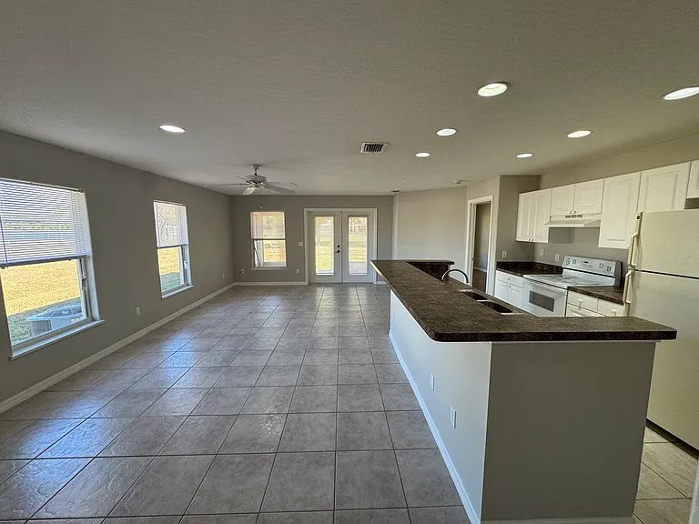 2964 Hester Ave SE — Photo 5