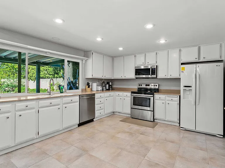 1428 Spruce Tree Dr — Photo 12