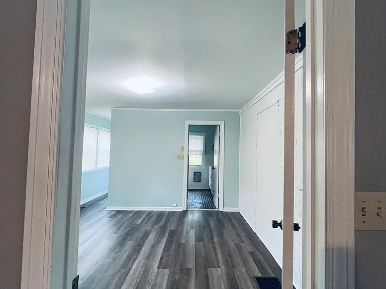 2037 Clairmont Rd — Photo 8