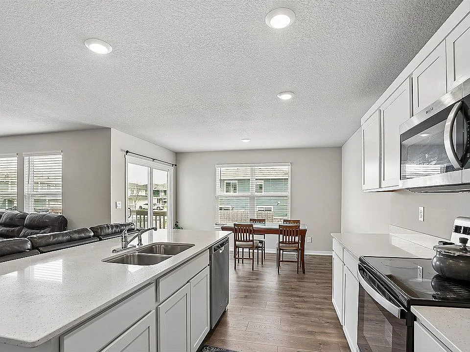 4 bed, 1798 sqft, $2,375 — Photo 4