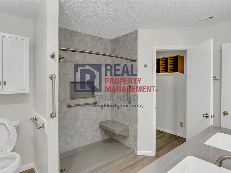 732 Burlington Ave — Photo 20