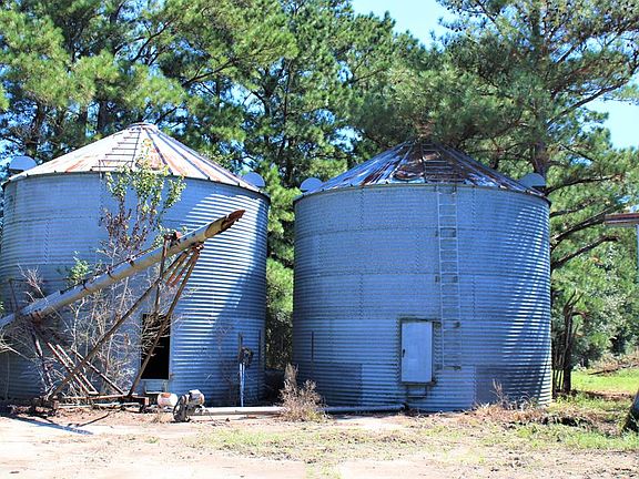 4th image of 420 Old Camp Rd