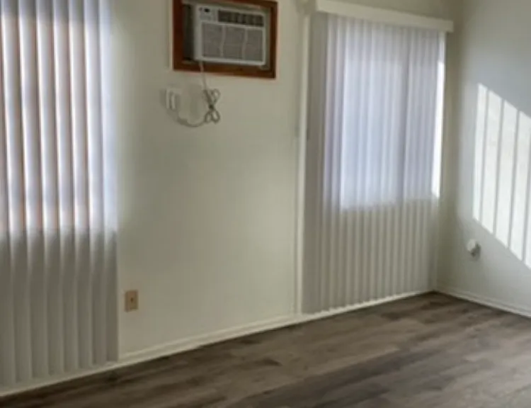 1015 N Vineyard Ave — Photo 8
