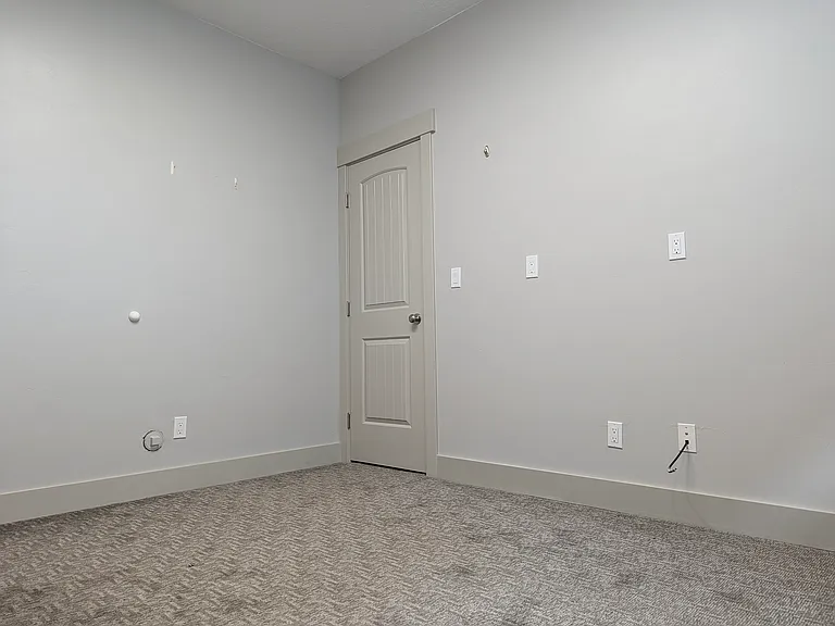 175 W 200 S — Photo 32