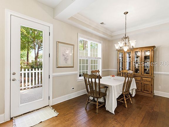 4th image of 10 Hanahan Ln