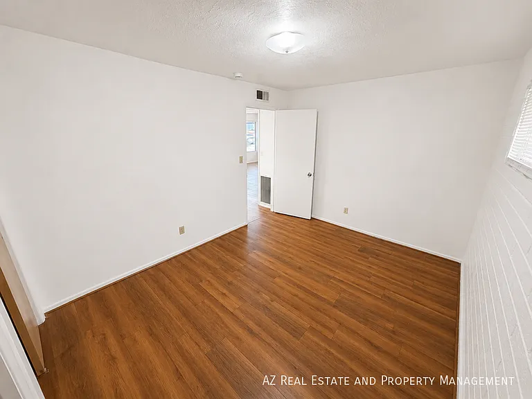 420 W Clark St #A — Photo 22