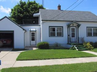 704 S 28th St, Manitowoc, WI 54220