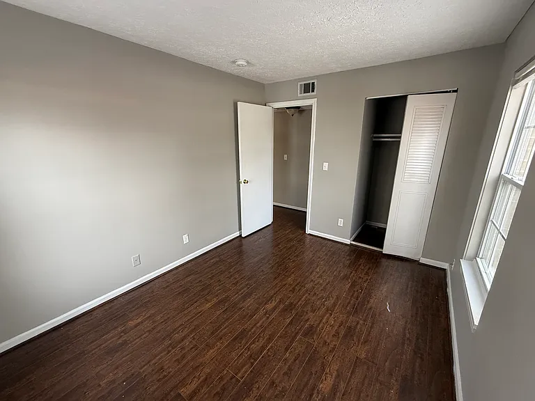 Charlestown House Apartments — Photo 6