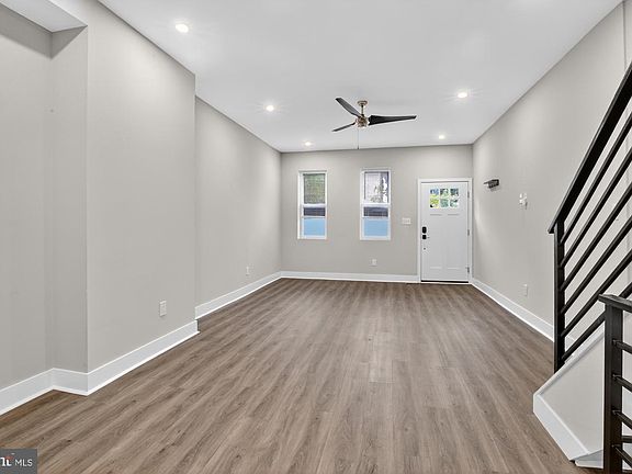3rd image of 2467 Amber St