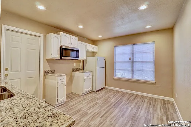 7731 Pipers Hl — Photo 11
