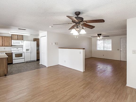 5th image of 1792 N Kadota Ave