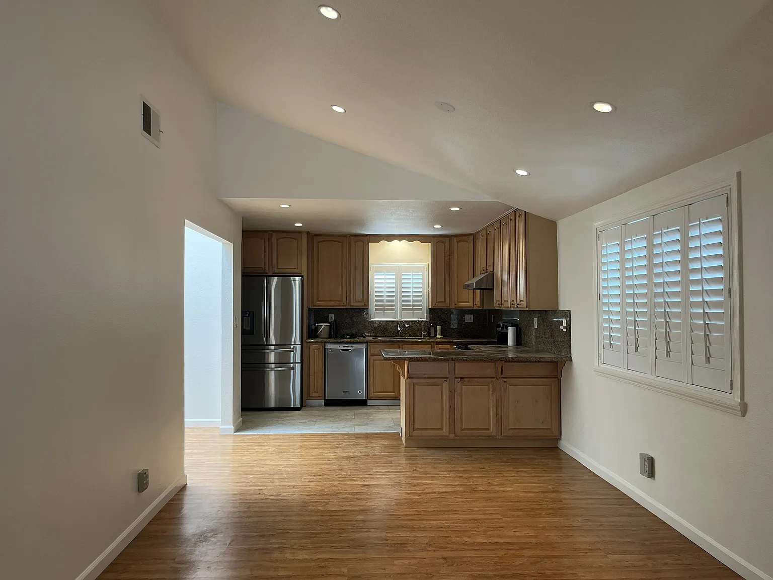3 bed, 1436 sqft, $3,980 — Photo 4