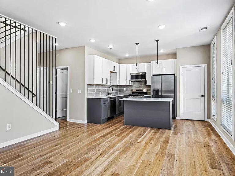 2409 N Hancock St #6 — Photo 15
