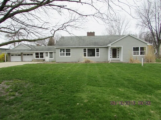 201 N Powell Rd photo 1