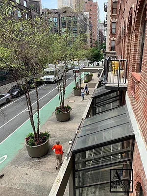 Rented by A Space Realty NY LLC | media 9