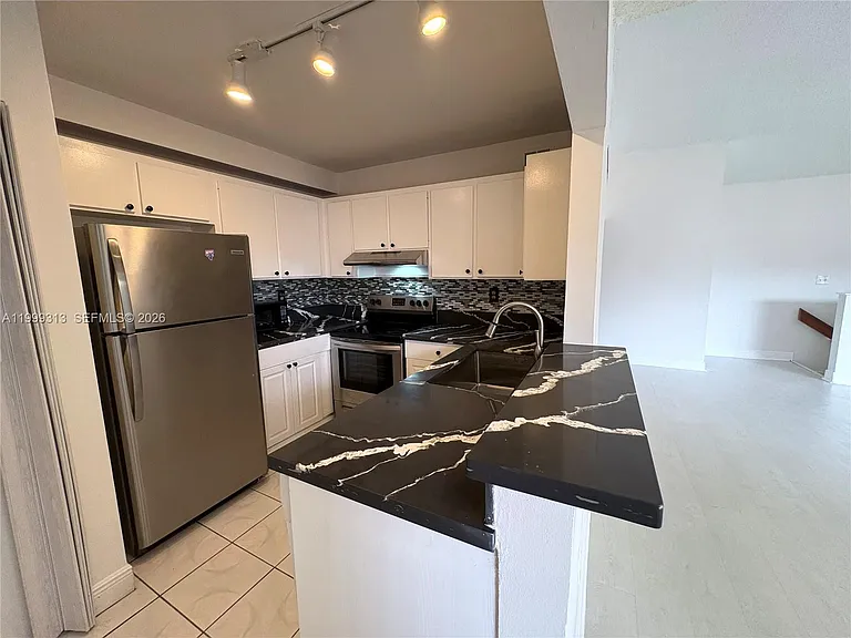 685 W Park Dr #206-11 — Photo 9