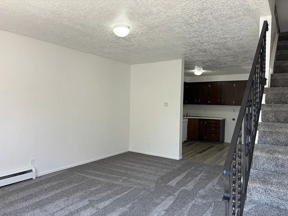 770 E 275 N