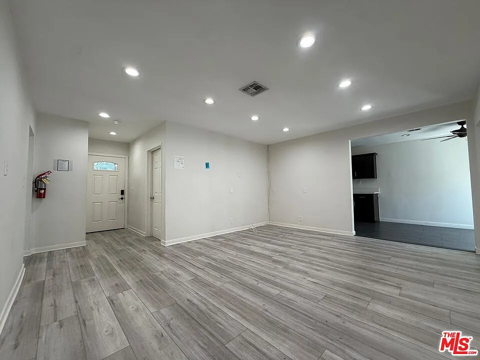 3 bed, 2.0 bath, 1264 sqft, $4,500 — Photo 3