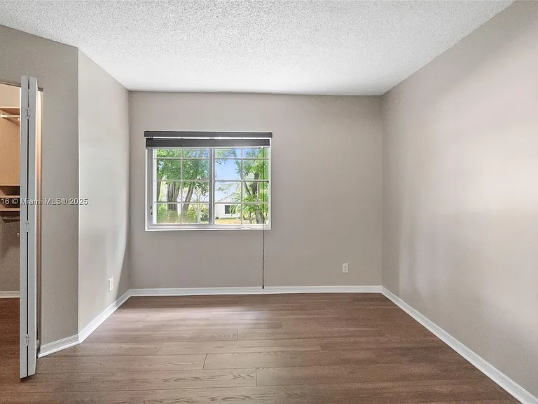 2082 Madeira Dr — Photo 9