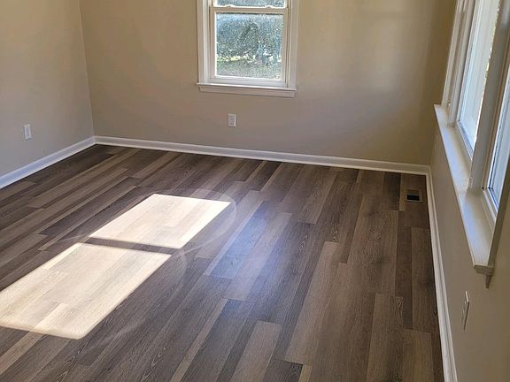 2nd image of 300 Harrod Ln