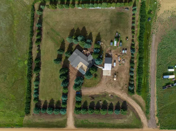 3251 104t Ave SW, Dickinson, ND 58601