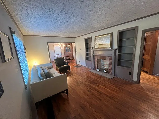 403 Holmes St — Photo 4