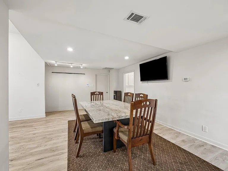 905 Harvard St — Photo 15