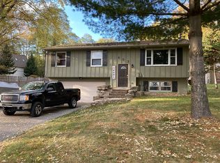 903 Connie Rd, Baraboo, WI 53913