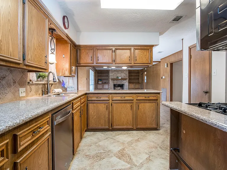 1830 Baker Dr — Photo 4
