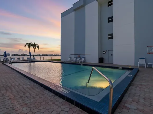 1516 S Lakeside Dr, Lake Worth Beach, FL