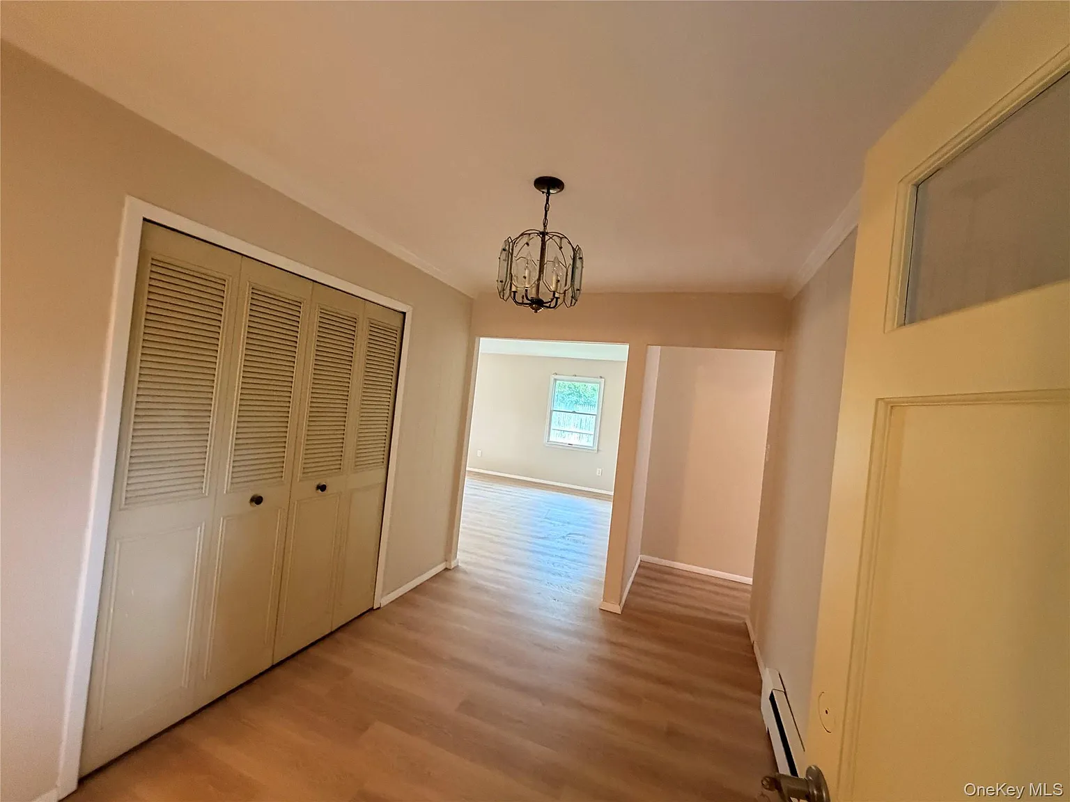 3 bed, 2.0 bath, 1600 sqft, $4,300 — Photo 2