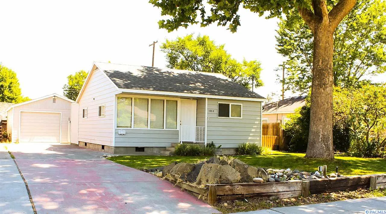 1002 Snow Ave photo 1