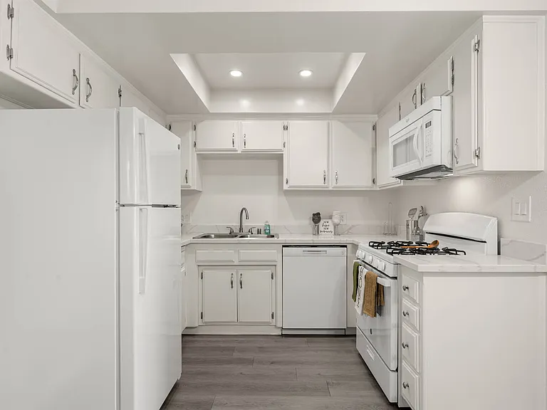 Park Place Apartments — Photo 6