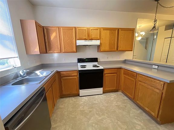 4th image of 3930 SW 20th Ave APT 1902