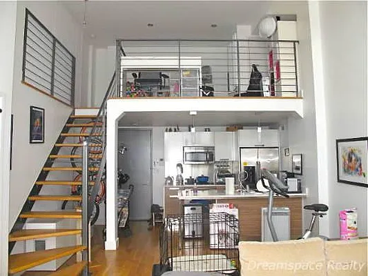 Rented by Dream Space Realty | media 18