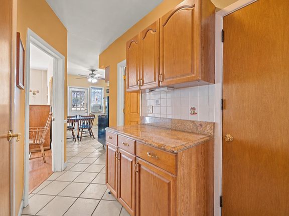 5th image of 166 W 31st St