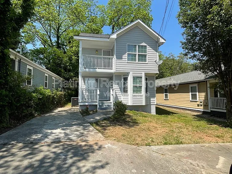 1135 Coleman St SW — Photo 2