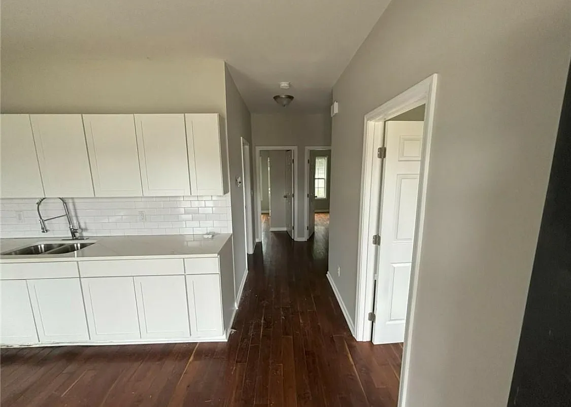 3 bed, 886 sqft, $1,650 — Photo 3