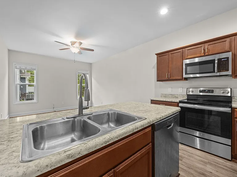 211 N Stingray Ln — Photo 9