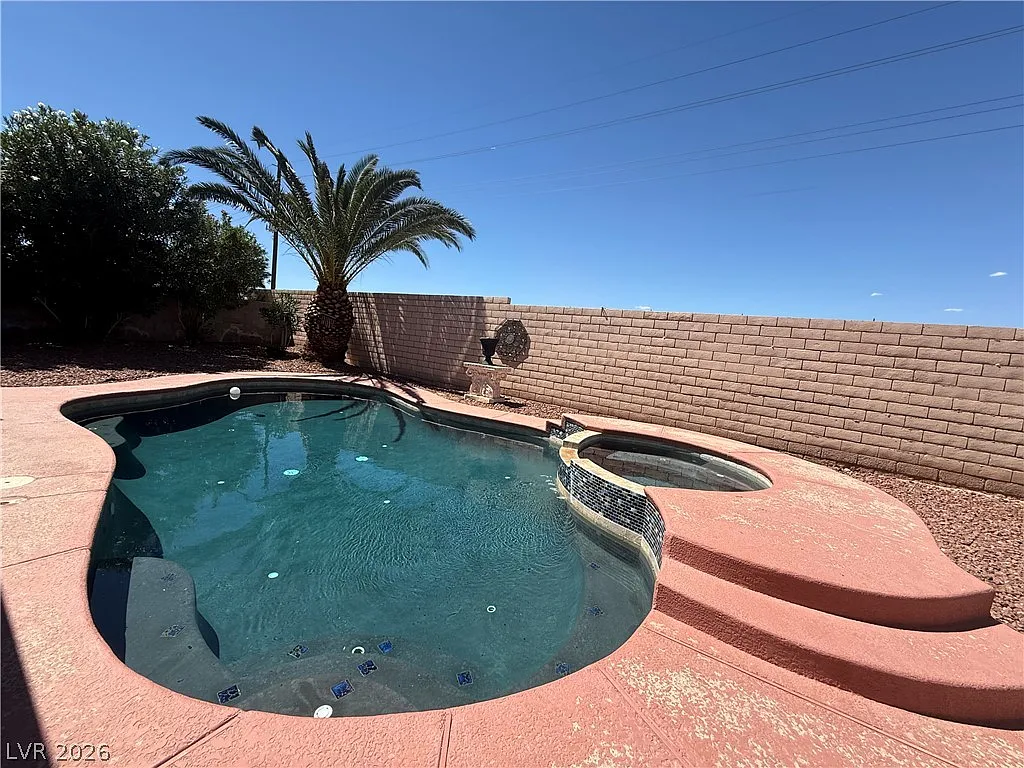 4 bed, 3.0 bath, 2000 sqft, $2,550 — Photo 2
