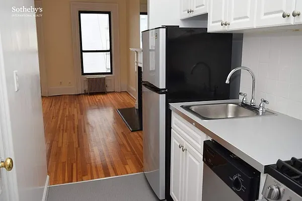 Rented by Sotheby's International Realty | media 22