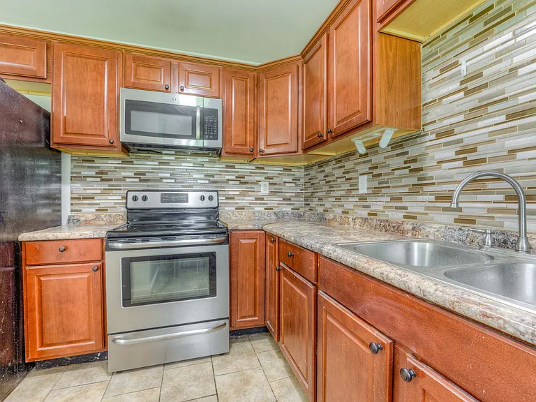 1261 W Perkins Rd — Photo 6
