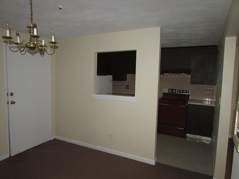 2nd image of 89 Elmwood Park #1D