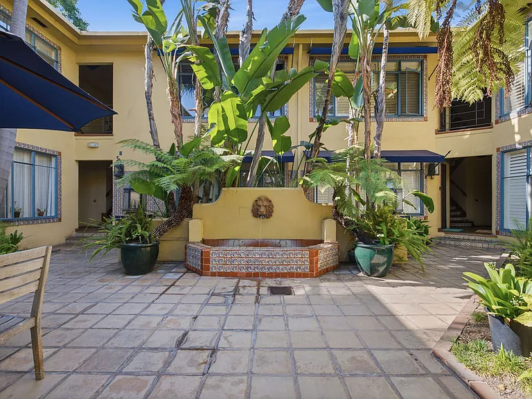 1615 N Laurel Ave #214 — Photo 3